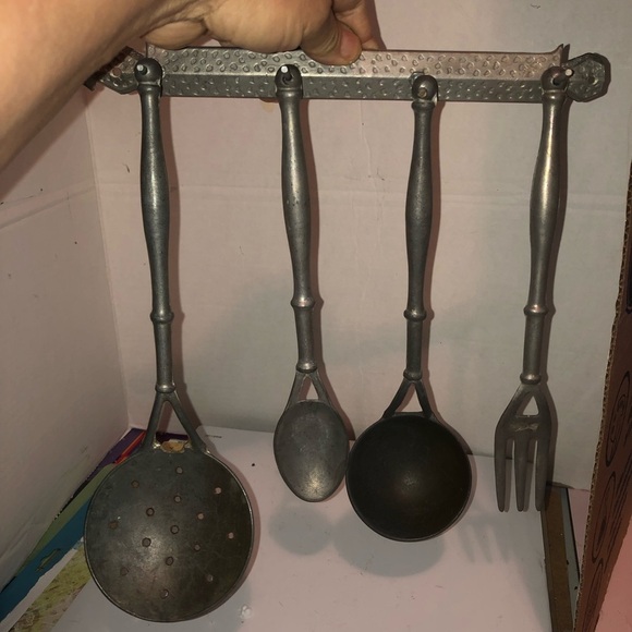 Vintage 60s/70s Utensil Set to hang on wall. Great farmhouse addition. Used - Picture 13 of 13